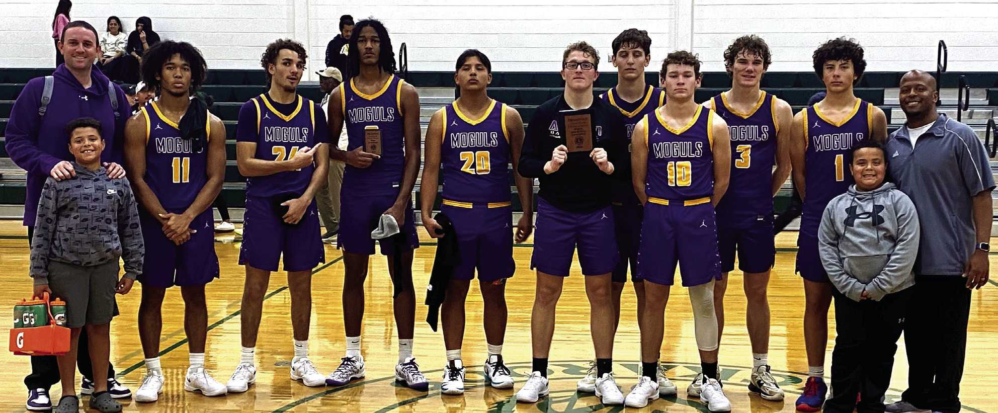 MOGULSEARNEDTHEHARDWARE The Moguls won consolation in the Gold Bracket at the Breckenridge tournament this past weekend. Ja’Riyis Williams was selected to the All-Tournament team. | LACI BOWMAN