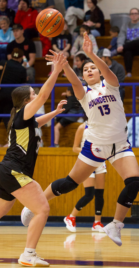 PASSING ASSIST Lexi Abila passes the ball for an assist. | SHERI BATY PHOTO