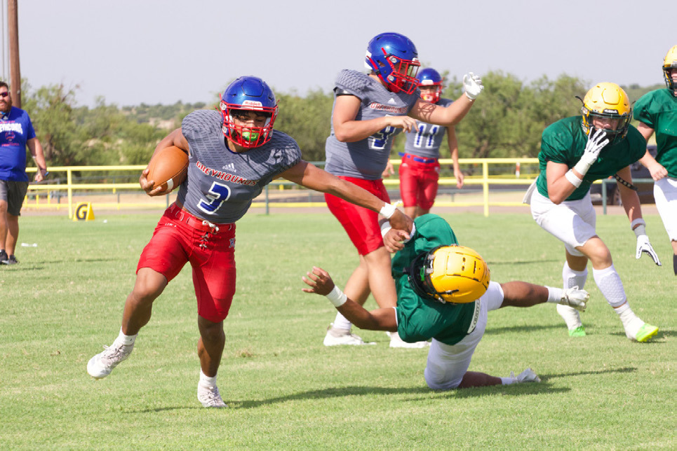 GREYHOUND ESCAPES JAGUAR Knox City’s Zander Abila slips through the grasp of the Jaguar defender during Friday’s scrimmage at Guthrie.