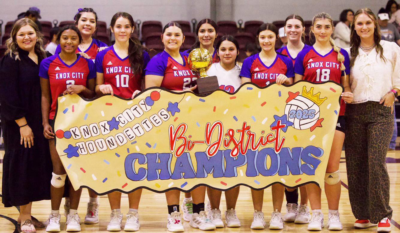 KC VOLLEYBALL CHAMPS Knox City Houndettes gained Bi-District title in Saturday’s matchup against Lorraine. | SHERI BATY PHOTO