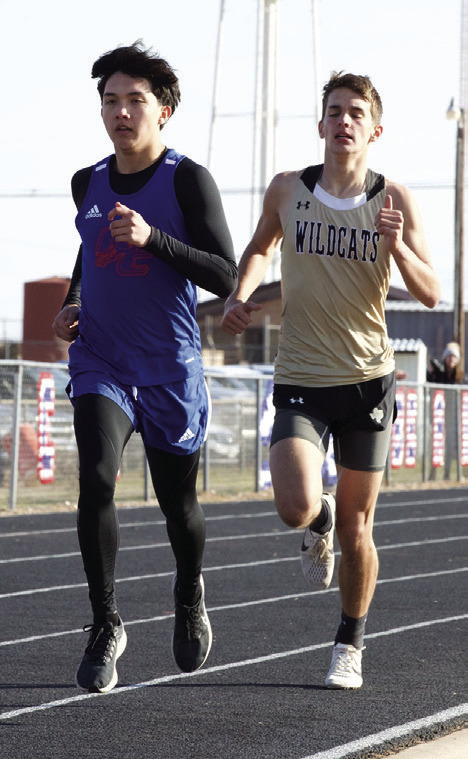 SethLogsdonsetsthepaceinthe 800Mrun. | SHERI BATY PHOTO