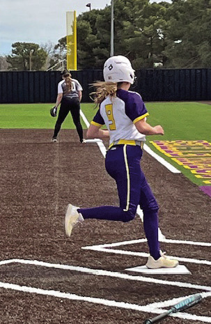 HOMEPLATE Munday shortstop Ambrey Myers crosses the plate off teammate Serenity Sanchez’s RBI single. | SUE JANE SULLIVAN