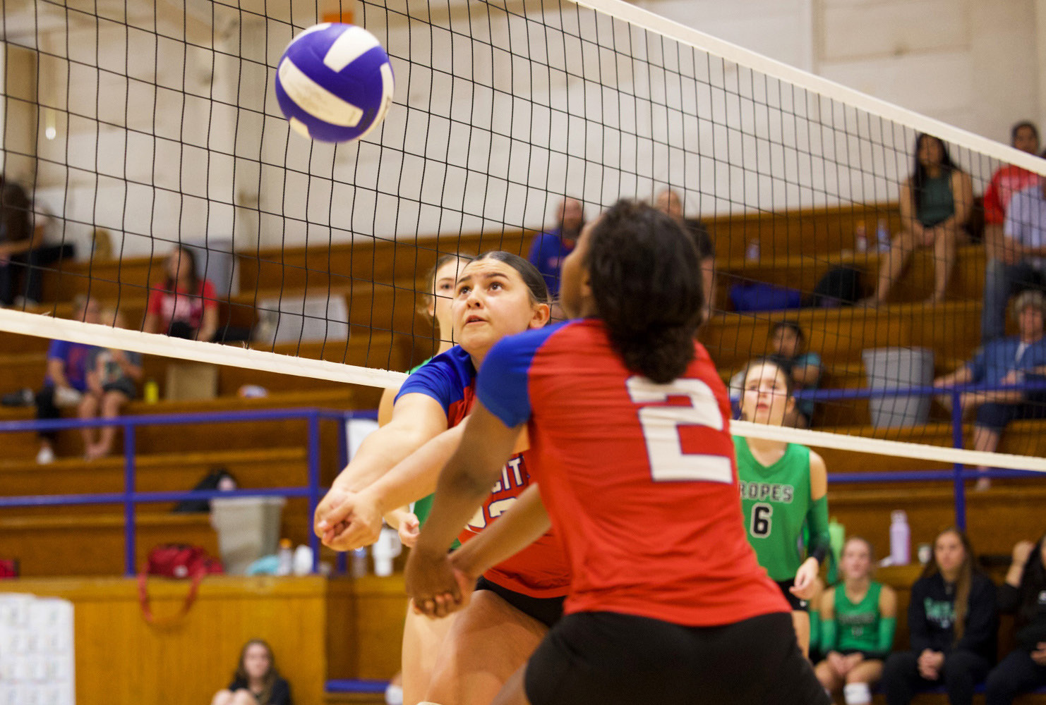 DIGGING DEEP AGAINST ROPES Aubrey Lerma digs deep at the net. | SHERI BATY PHOTO