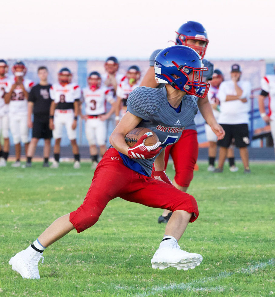 RICARDO ALVAREZ makes the catch against Motley County in Friday’s scrimmage. | SHERI BATY PHOTO