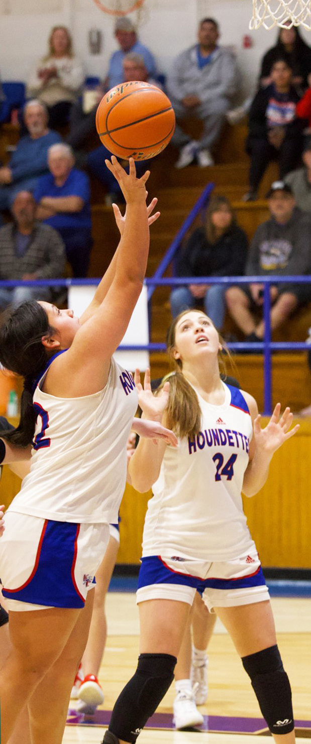 REACHING FOR THE GOAL Knox City’s Miley Arrieta reaches for the goal in last week’s game against Woodson in an unfortunate close loss 33-39. | SHERI BATY PHOTO