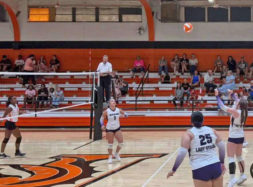 PATIENCE waiting to set up the return Benjamin volleyball came home with JH and HS wins at Paducah. | Courtesy Photo