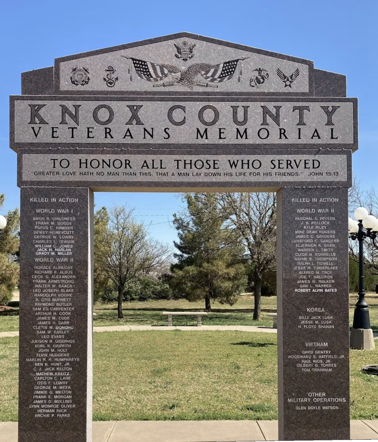 VETERANS HONOR “This impressive monument honors all Knox County veterans from the Spanish-American War through current conflicts,”according to theTexas Historical Commission.“The center arch is flanked by ten granite slabs. County Veteran’s Day program held at this location each year.” | TEXASTIMETRAVEL.COM