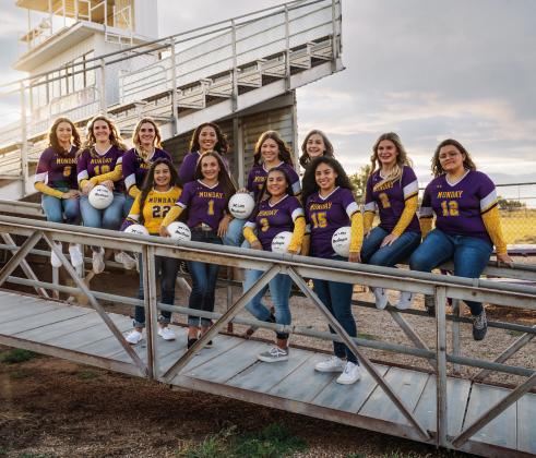 Mandi Perry/Free Spirit Photography The 2022 Munday Volleyball Team