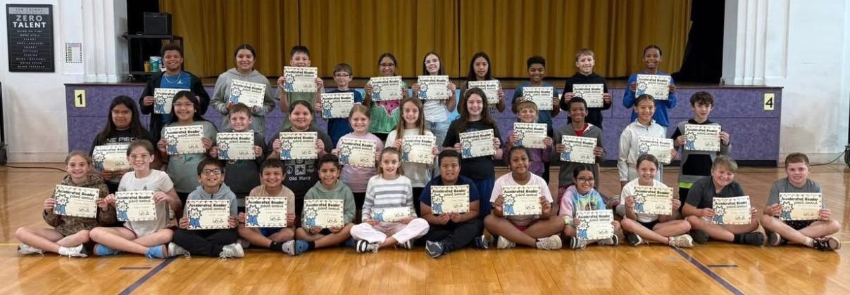 Munday Elem awards AR 50 points club 4th and 5th graders