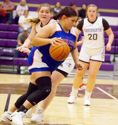 BIGPUSHTOTHENET Knox City’s Aubrey Lerma pushes her way past the Throckmorton Lady Hounds to the net in last weekend’s game. | SHERI BATY PHOTO