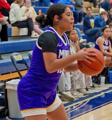 PASSING DOWN LOW Munday’s Nayeli Nunez looks for a pass down low agains the Perrin-Whitt Lady Pirates.