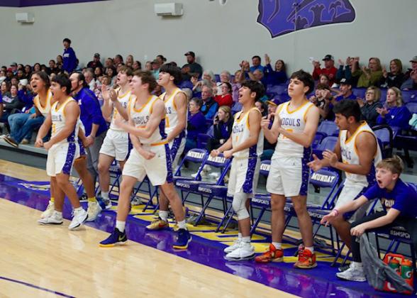 The team celebrates a Mogul victory! | LACI BOWMAN PHOTOS