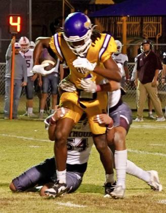 MOGULS GET THE W OVER SEYMOUR Munday Mogul Ja’Riyis Williams runs the ball for a first down. The Moguls are victorious at home with a final score of 23-14. | LACI BOWMAN PHOTO