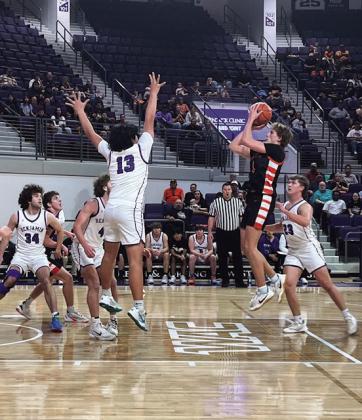 Knox County boys’ basketball teams go one for two in region semis     Munday miss, Mustang magic