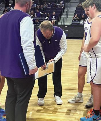 Knox County boys’ basketball teams go one for two in region semis     Munday miss, Mustang magic