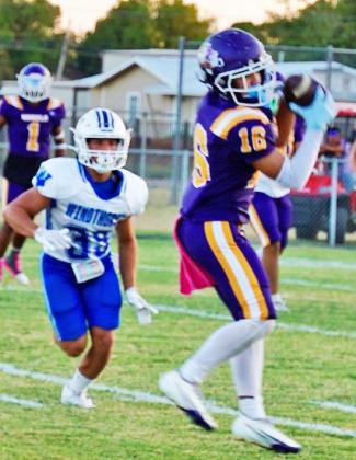 GOOD CATCH Munday Mogul Bryson Nunez makes the catch againstWindthorst inFriday night’s game. | LACI BOWMAN PHOTO