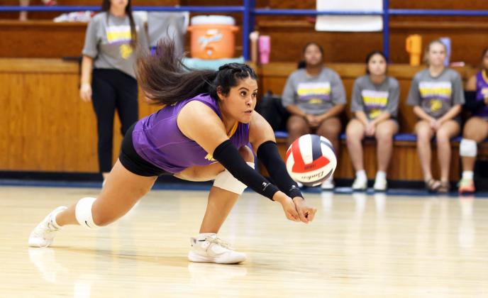 CAN YOU DIG IT?! Nayeli Nunez stretches for the dig in a loss to Knox City on Tuesday, August 25. | SHERI BATY