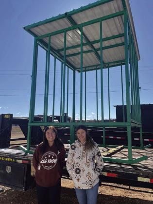 Third-Round Bale Holder-Jaden Baxter, Kamryn Pepper