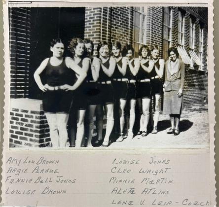 SIX-ON-SIX Back in 1932, girls played 6-on-6 basketball, and this bunchofgirlswonthecountytournament!Thereweremoreteams to beat, but Goree outlasted Sunset for the victory. With the win, the girls were awarded letters for the first time.