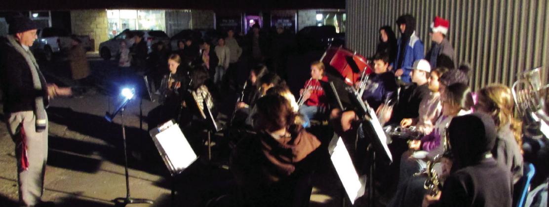 Greyhound Band playing Christmas songs. Don Thompson/The Knox County News-Courier