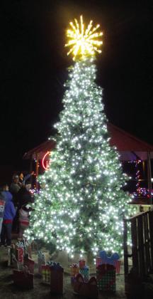 Tree lighting in Knox City. Don Thompson/The Knox County News-Courier