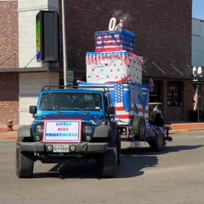 FLOATS, FIRECRACKERS AND FUN The Munday Little Miss Firecracker contestants took 1st place in the float category.