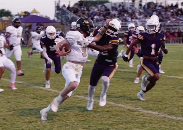 SACKEDTHEQUARTERBACK Ja’RiyisWilliams brings down the QB on the quarterback keeper. | LACI BOWMAN