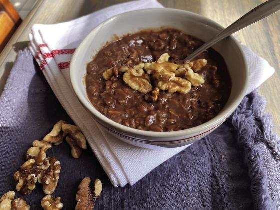 CHOCOLATE OATMEAL takes a new form of a rich, smooth, and silky chocolate pudding. The No-Bake Cookie Chocolate Oatmeal will yield a healthy nutritious outcome. | ANGELINA LARUE PHOTO