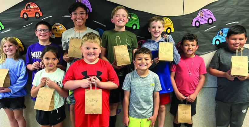 5th Six Weeks at Munday Elementary awards