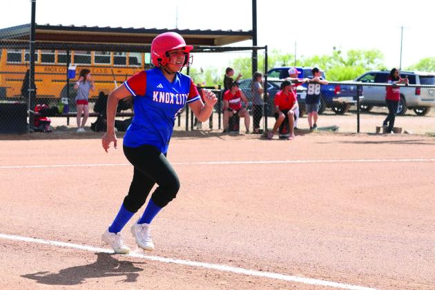 Madison Espinosa runs to first Sheri Baty/The Knox County News-Courier