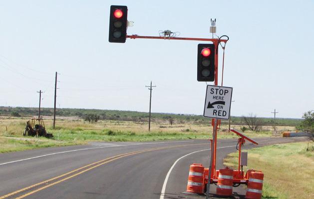 Traffic light between Benjamin and Knox City