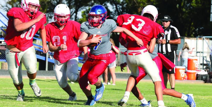 Sheri Baty/The Knox County News-Courier Jay Rick McGaughey avoids tackle