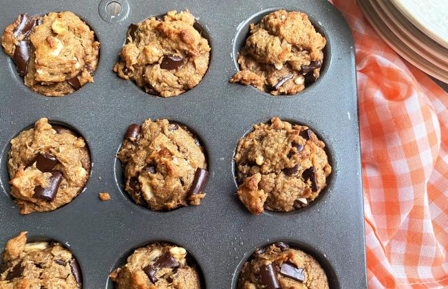 CHUNKY MONKEY MINI MUFFINS These Muffins are a guiltless snack with a handful of pure ingredients that are sure to satisfy the mid-afternoon craving or make for a great grab-and-go breakfast. | ANGELINA LARUE PHOTO