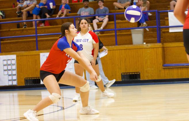 BUSYWEEK Jaden Baxter keeps her eyes on the ball against Seymour in Friday night’s game against Seymour. | SHERI BATY PHOTO