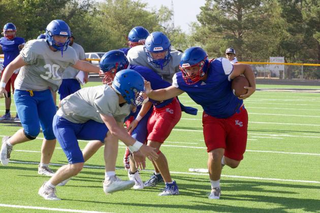 Knox City offense pushes down the field | SHERI BATY/NEWS-COURIER
