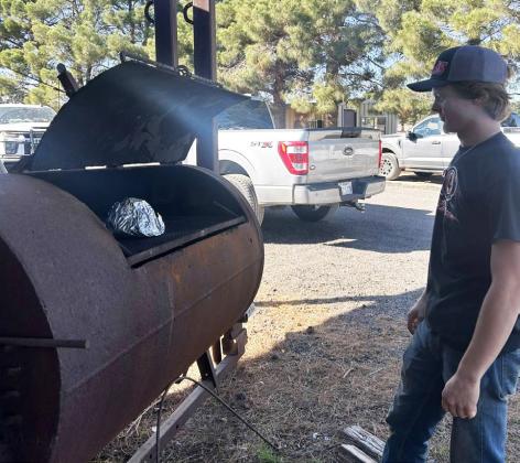 SMOKING HAMS Senior members of the Munday Chapter FFA smoked the hams and helped out in the school kitchen this week for the Thanksgiving meal. | COURTESY PHOTOS
