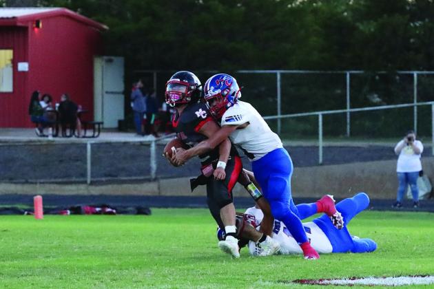 Ryan Shaver makes the sack in the backfield Sheri Baty/The Knox County News-Courier