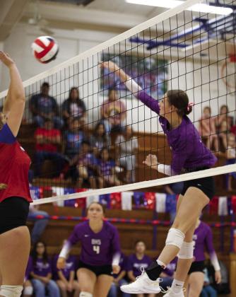 Houndettes finish the first round of district play