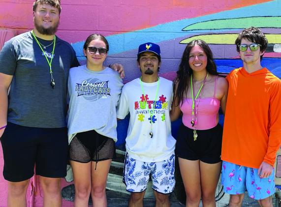 LIFE GUARDS AT MUNDAY POOL Five lifeguards plus Manager Trinity Rodriquez will watch over the swimmers this summer. From Left Aiden Loper, Delaney Leija, Christopher Hernandez, Trinity Rodriquez, Luke Latham. (Abbie Aguilar not available for photograph.) | | DONTHOMPSON PHOTO