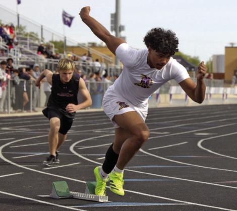 DISTRICT MEET Munday competed in prelims for the 400m event. | SHERI BATY PHOTO