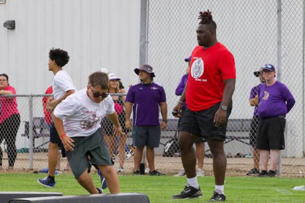 Pro football player, Munday alum holds 3rd annual camp