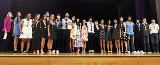 ADVANCINGPLAY Munday’s production of“The Red Suitcase”was selected to advance to Bi-District which will be in Aspermont March 20. | SUE JANE SULLIVAN