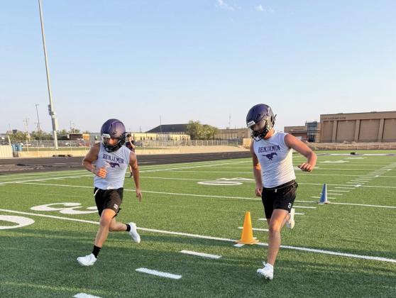 Benjamin Mustangs prepare to play ball