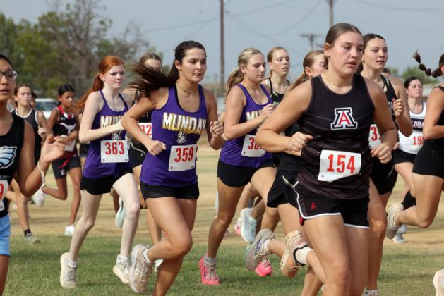 ANDTHEY’RE OFF Mogulettes worked to get into the mix as the cross country meet in Haskell Aug. 26. | SHERI BATY