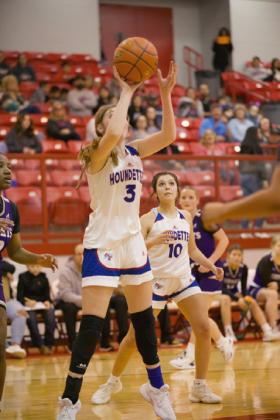 Grayson Utley shoots for 2 from the paint. | SHERI BATY PHOTO