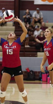 Krystabel Vasquez sets the ball. | SHERI BATY PHOTO
