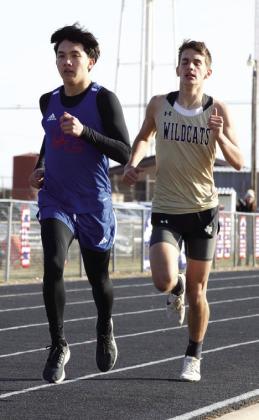 SethLogsdonsetsthepaceinthe 800Mrun. | SHERI BATY PHOTO