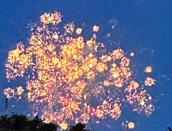 BEAUTIFUL BURSTS of fire lit up the sky as Munday celebrated our nation’s founding.
