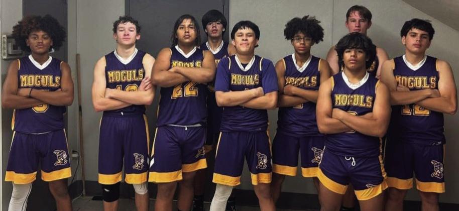 Munday JuniorVarsity boys’basketball team and named consolation champions at the Moran BasketballTournament this past weekend. | COURTESY PHOTO