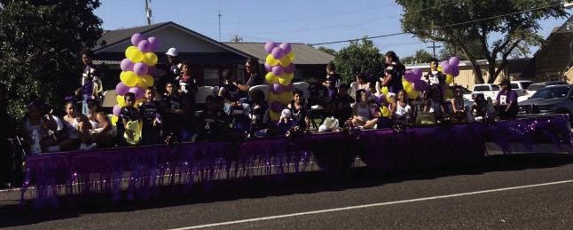 One of many floats in the Homecoming parade. Don Thompson/Knox County News-Courier